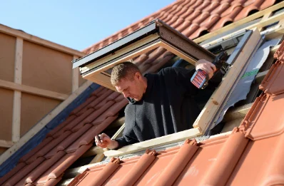 Pose de fenêtres de toit Velux à Roumagne